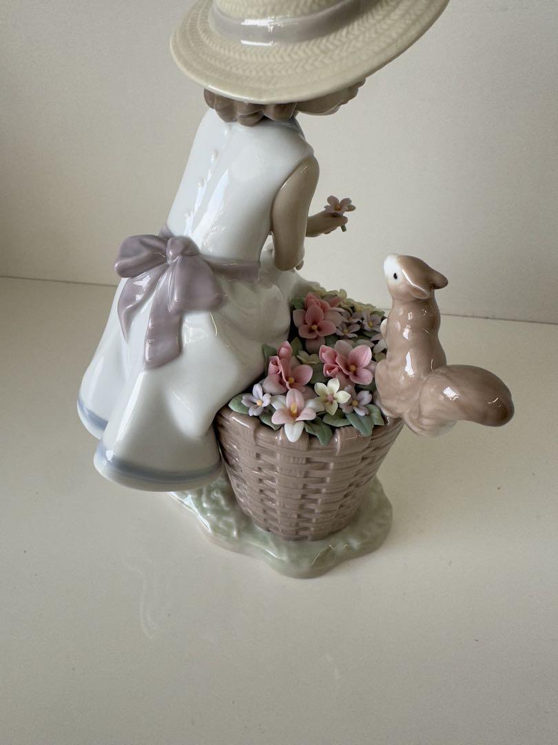 LLADRO リヤドロ No.6825 森の出会い少女とリス