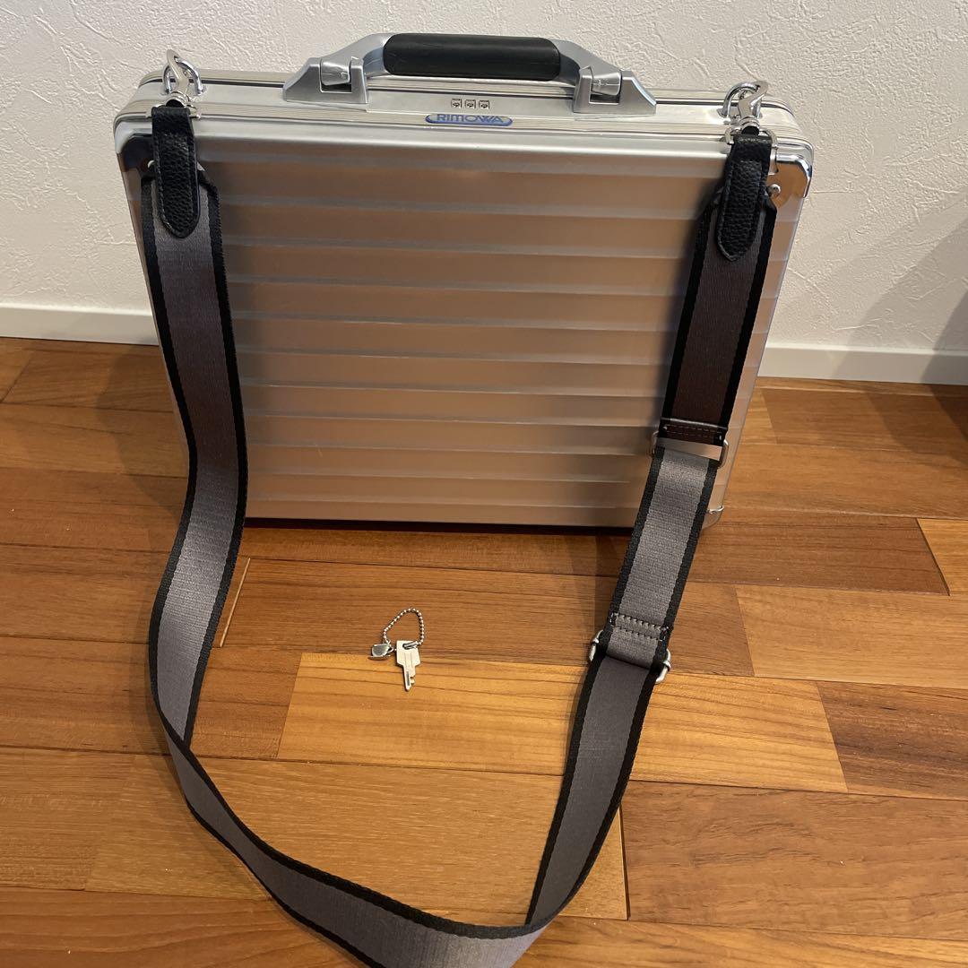美品】RIMOWA アタッシュケース ショルダーバッグ 2wayシルバー 美品】RIMOWA アタッシュケース ショルダーバッグ 2wayシルバー