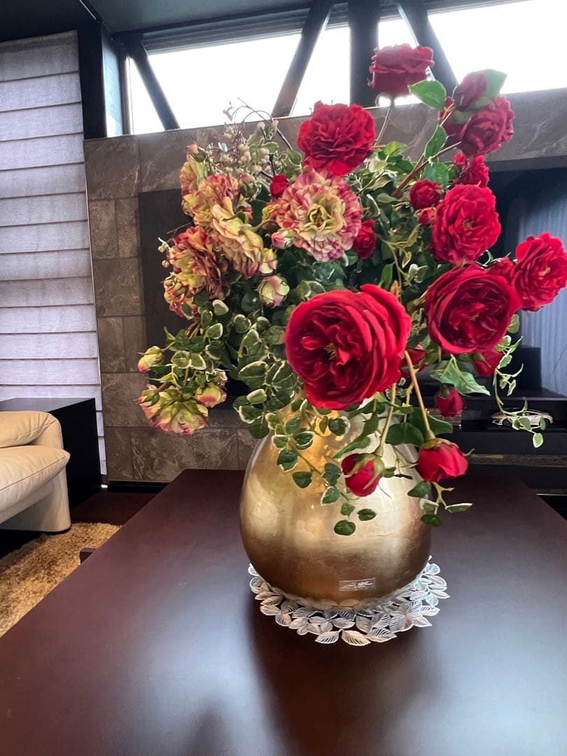 巨大エミリオロバ 赤いバラの豪華なアレンジメントEMILIO ROBBA YUZUMIYA_COM