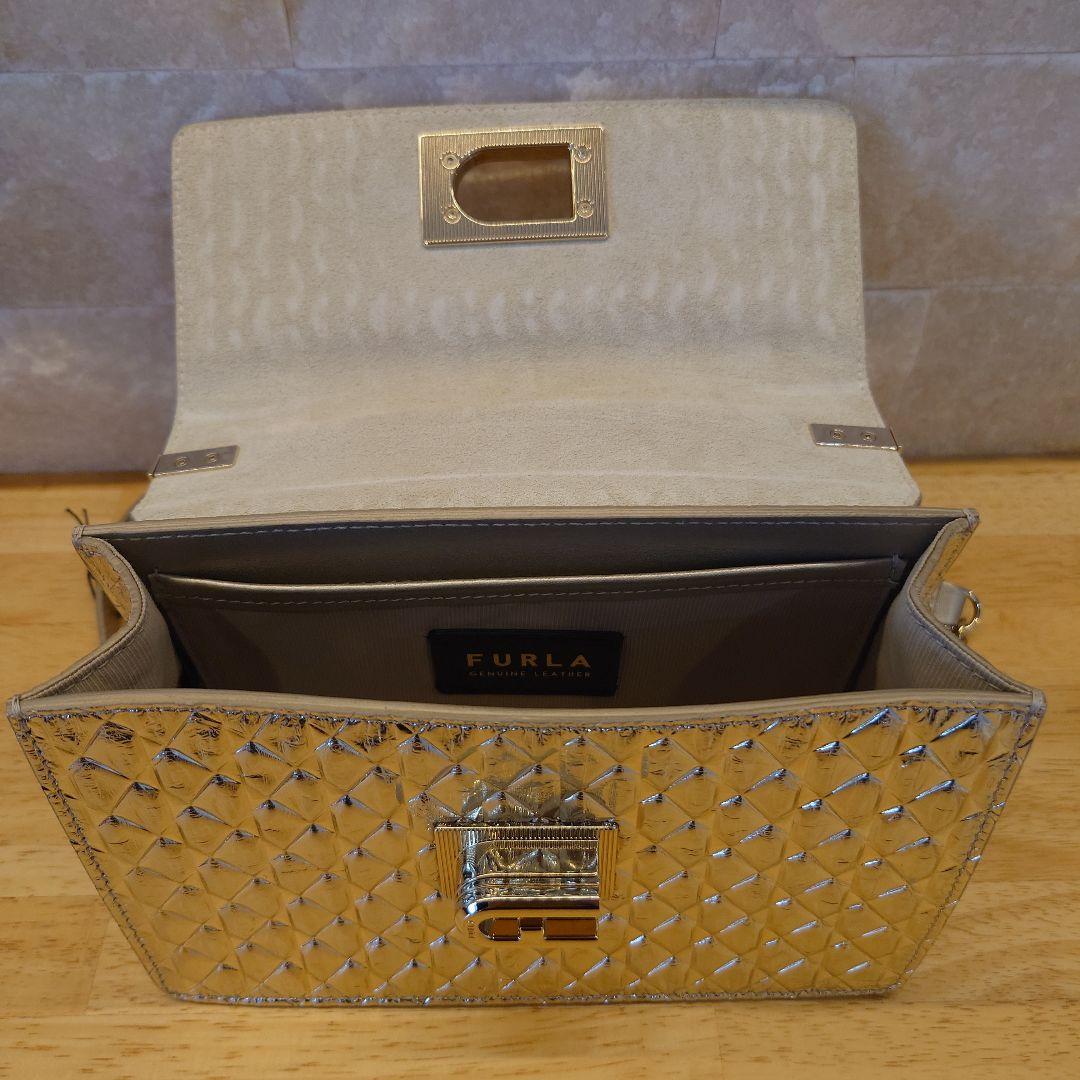 新品❇️FURLA ゴールド ショルダーバッグ 保存袋付き 新品❇️FURLA ゴールド ショルダーバッグ 保存袋付き