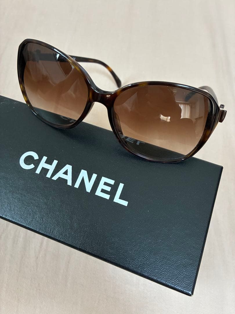 CHANEL ブラウンキャットアイサングラス ケース付き