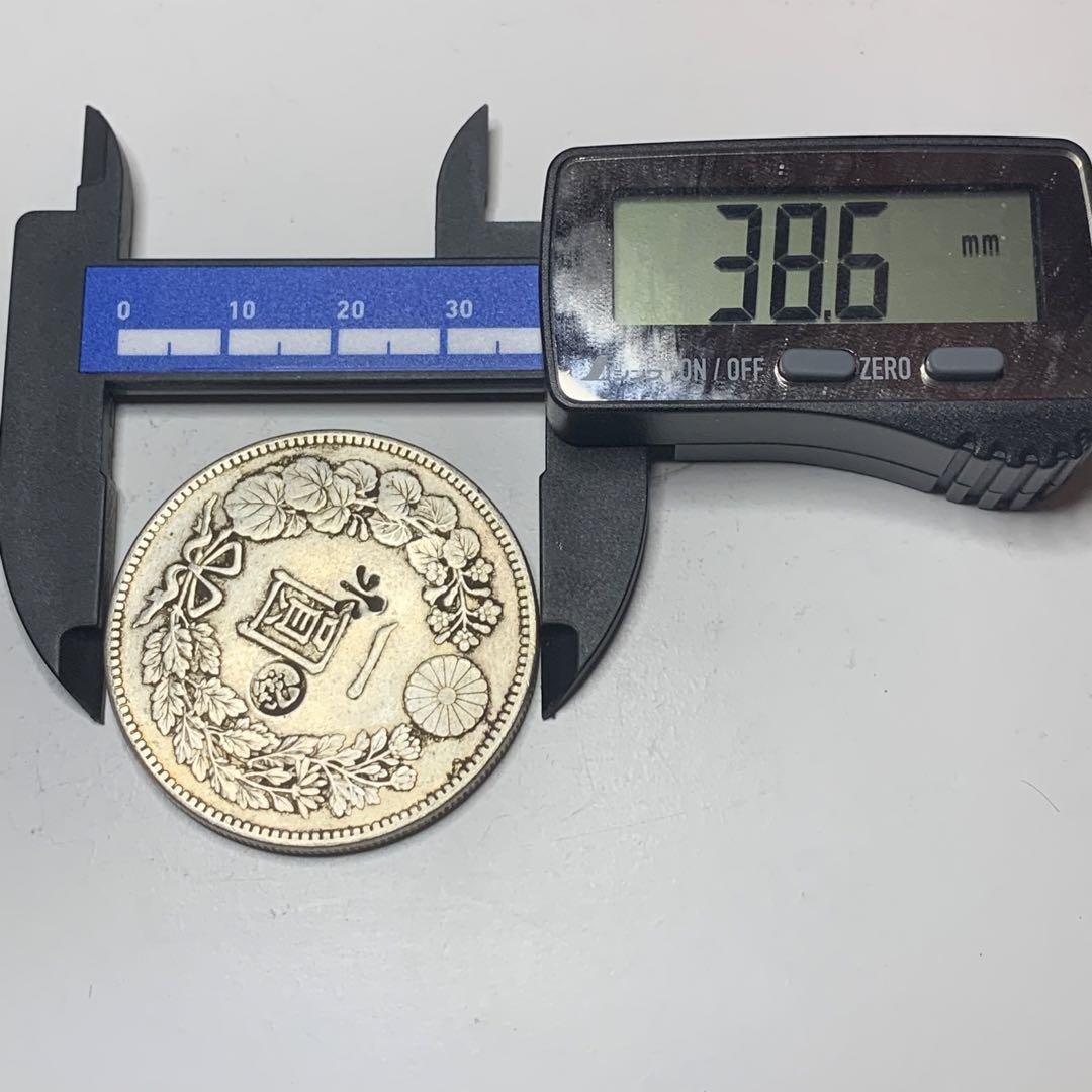 B1164 日本 壹圓 丸銀　刻印あり　明治十五年 大型硬貨 貿易銀 美品