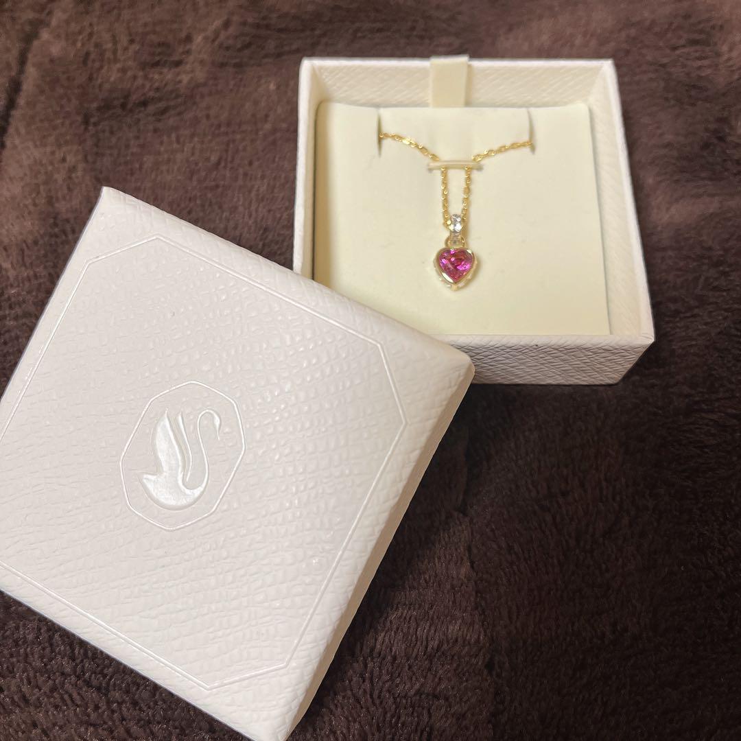 SWAROVSKI ハート型ネックレス