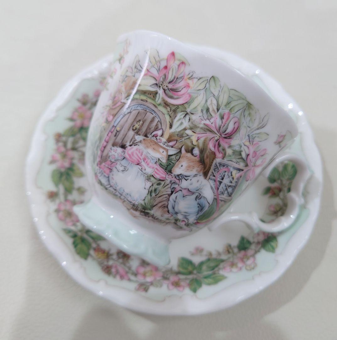 ロイヤルドルトン ブランブリーヘッジ カップ&ソーサー 春夏秋冬 4客 ロイヤルドルトン ブランブリーヘッジ カップ&ソーサー 春夏秋冬 4客