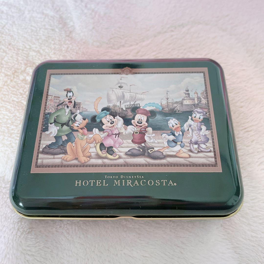 Louis Vuitton とコーチの小物入れ、おまけミラコスタアメニティ缶のみ Louis Vuitton とコーチの小物入れ、おまけミラコスタアメニティ