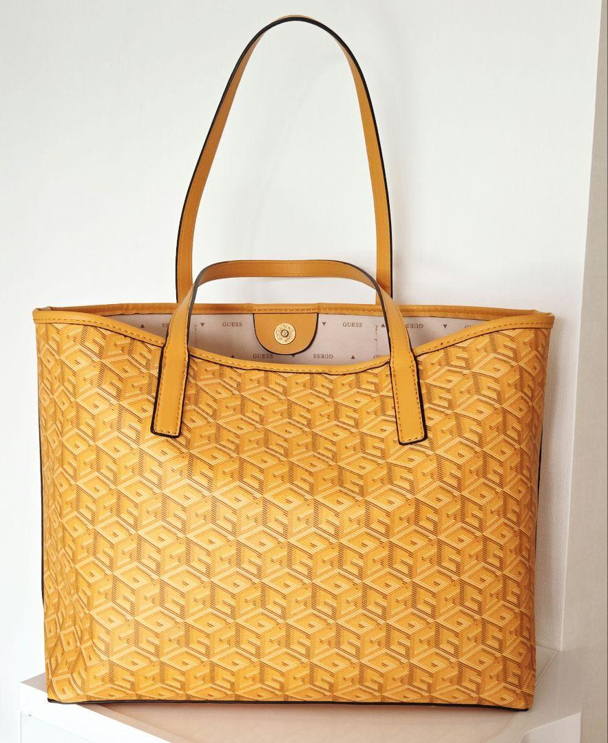 美品　GUESS　ゲス　YWL VIKKY TOTE 　イエロー　トートバッグ 美品 GUESS ゲス YWL VIKKY TOTE イエロー トートバッグ - メルカリ