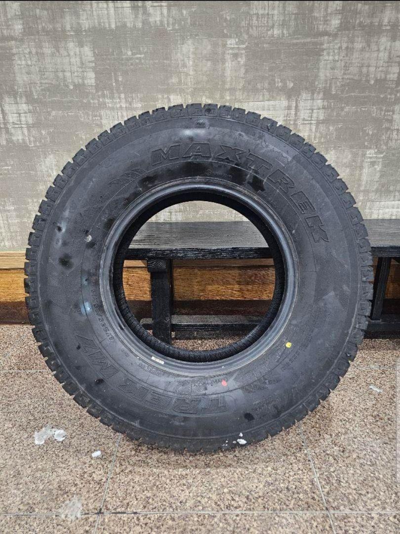 芋けんぴ様専用　235/85R16 1本①