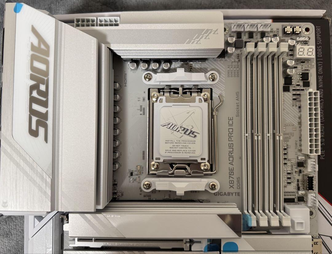 GIGABYTE X870E