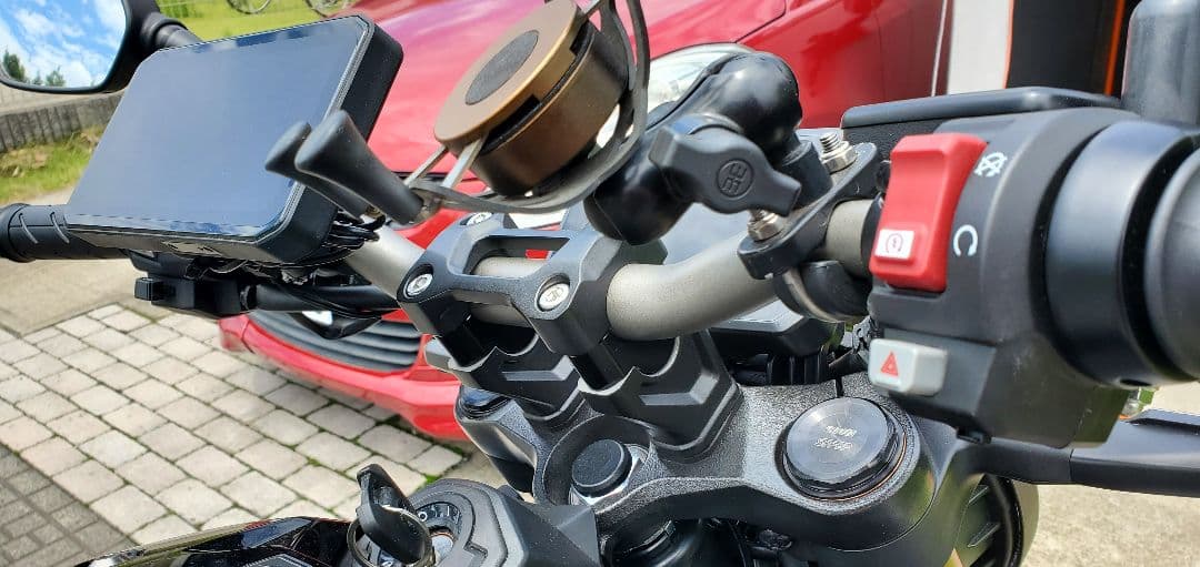 CB650R E-clutch 距離902km 車検R10/4月 CB650R E-clutch 距離902km 車検R10/4月