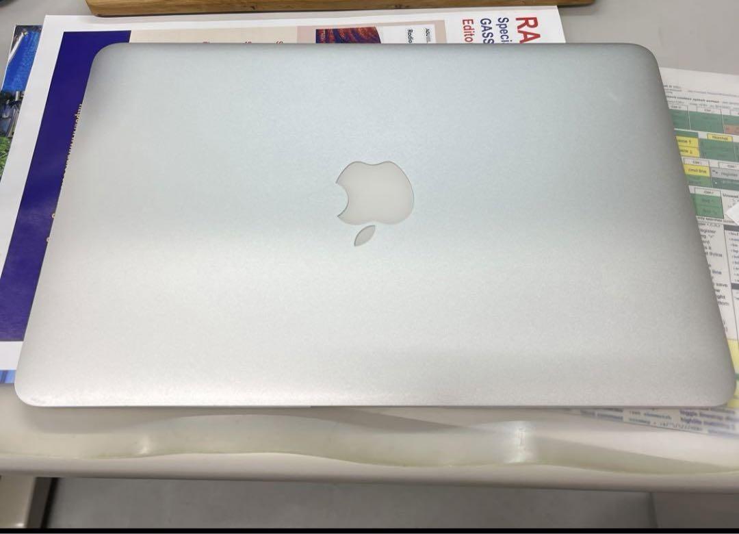 Apple MacBook Air13インチ【美品】