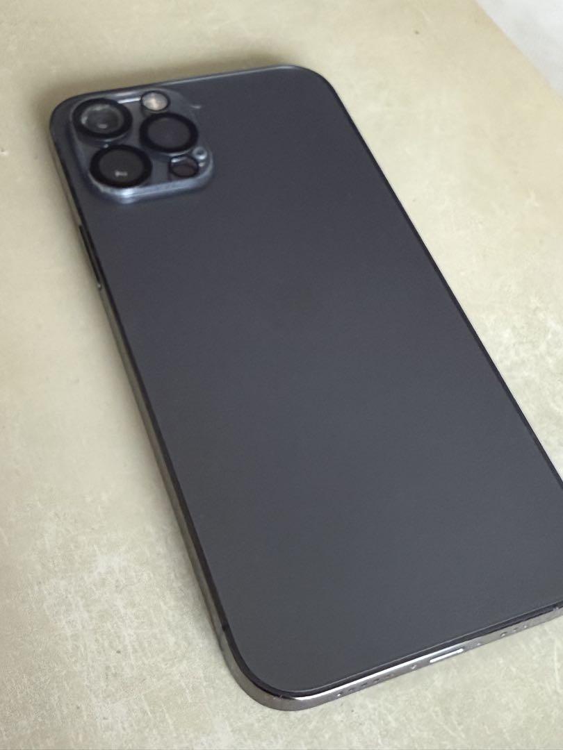 Apple iPhone 12 Pro グラファイト トリプルカメラ