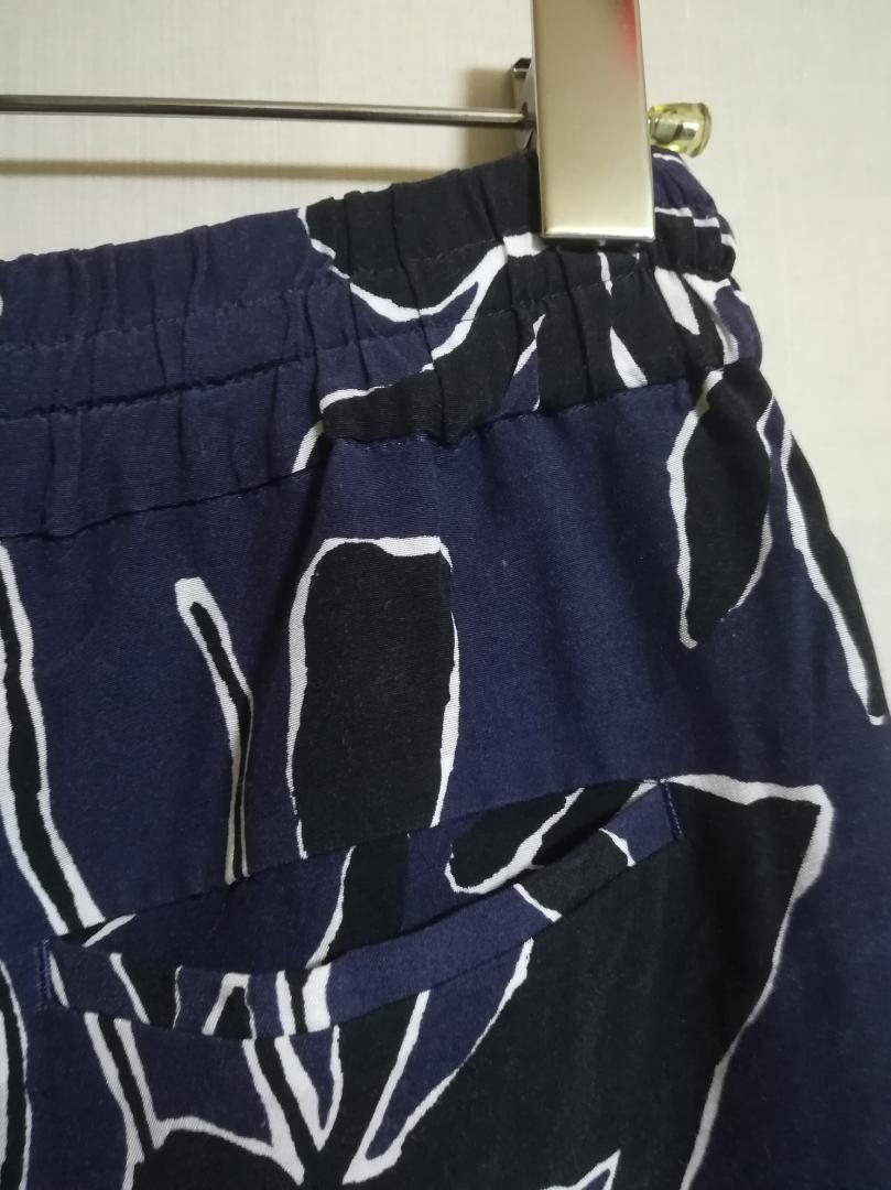 SACRA SHADOW LEAF プリント ドロースト パンツ
