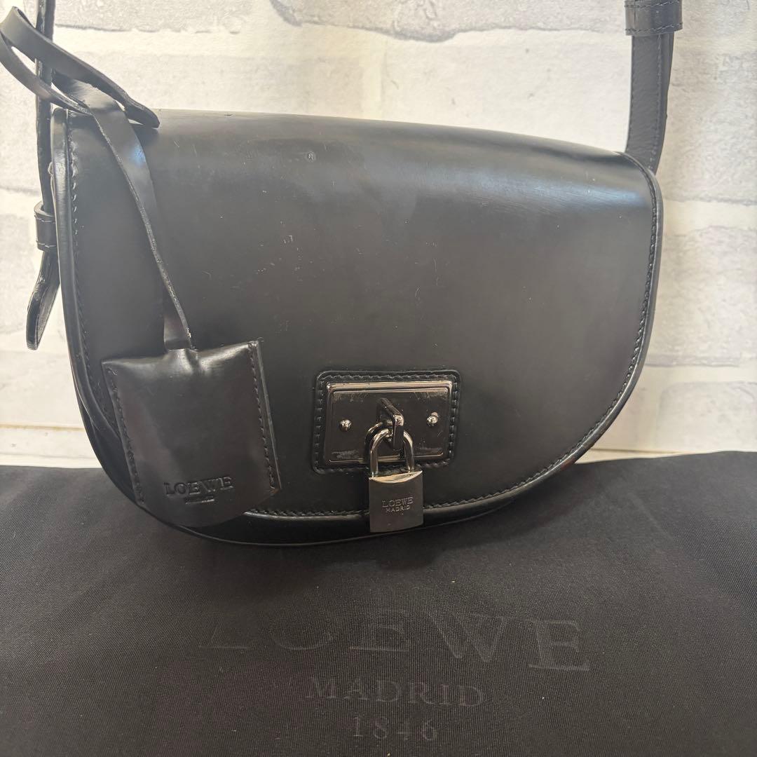 LOEWE ロエベ ショルダーバック レディース エナメル 鍵付き ブラック 黒