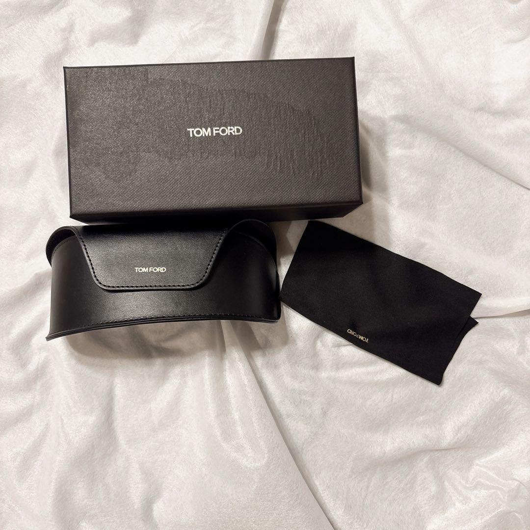 TOM FORD メガネケース ブラック TOM FORD メガネケース、クロス、箱セット - メルカリ