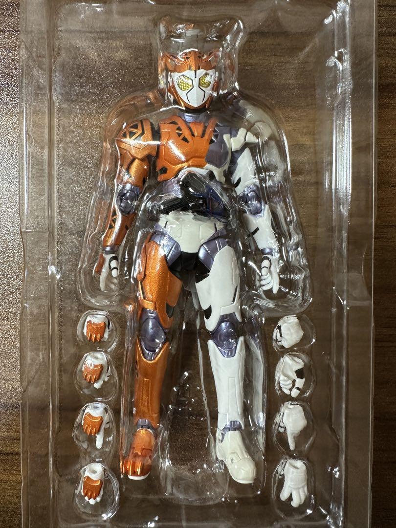 仮面ライダーバルキリー ラッシングチーター　フィギュアーツ