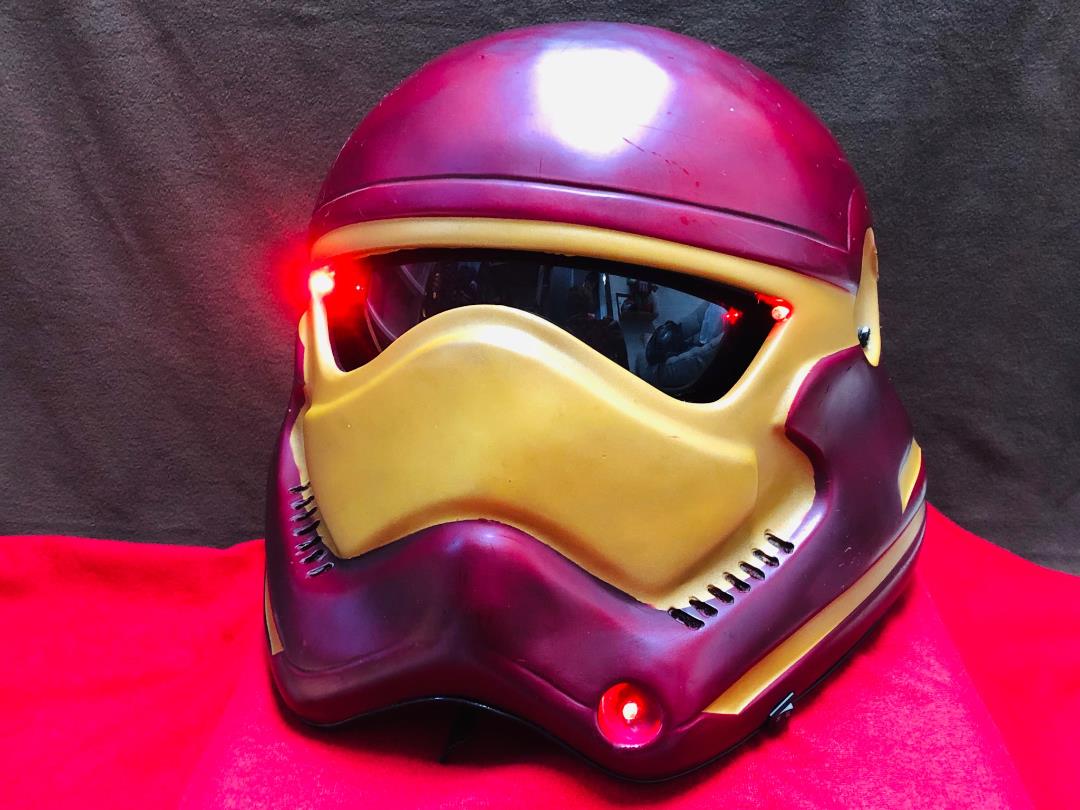 新品未使用starwarsスターウォーズ　ストームトルーパーヘルメットL