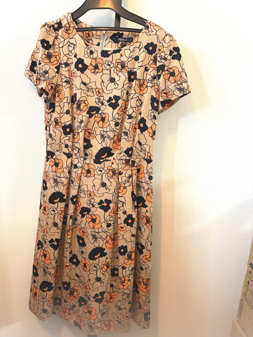 定価約5万円の上品ワンピース☆新品未使用MISSJラピーヌ 花柄ワンピース ラピーヌ MISS J 花柄 半袖ミニワンピース ブラウン - メルカリ