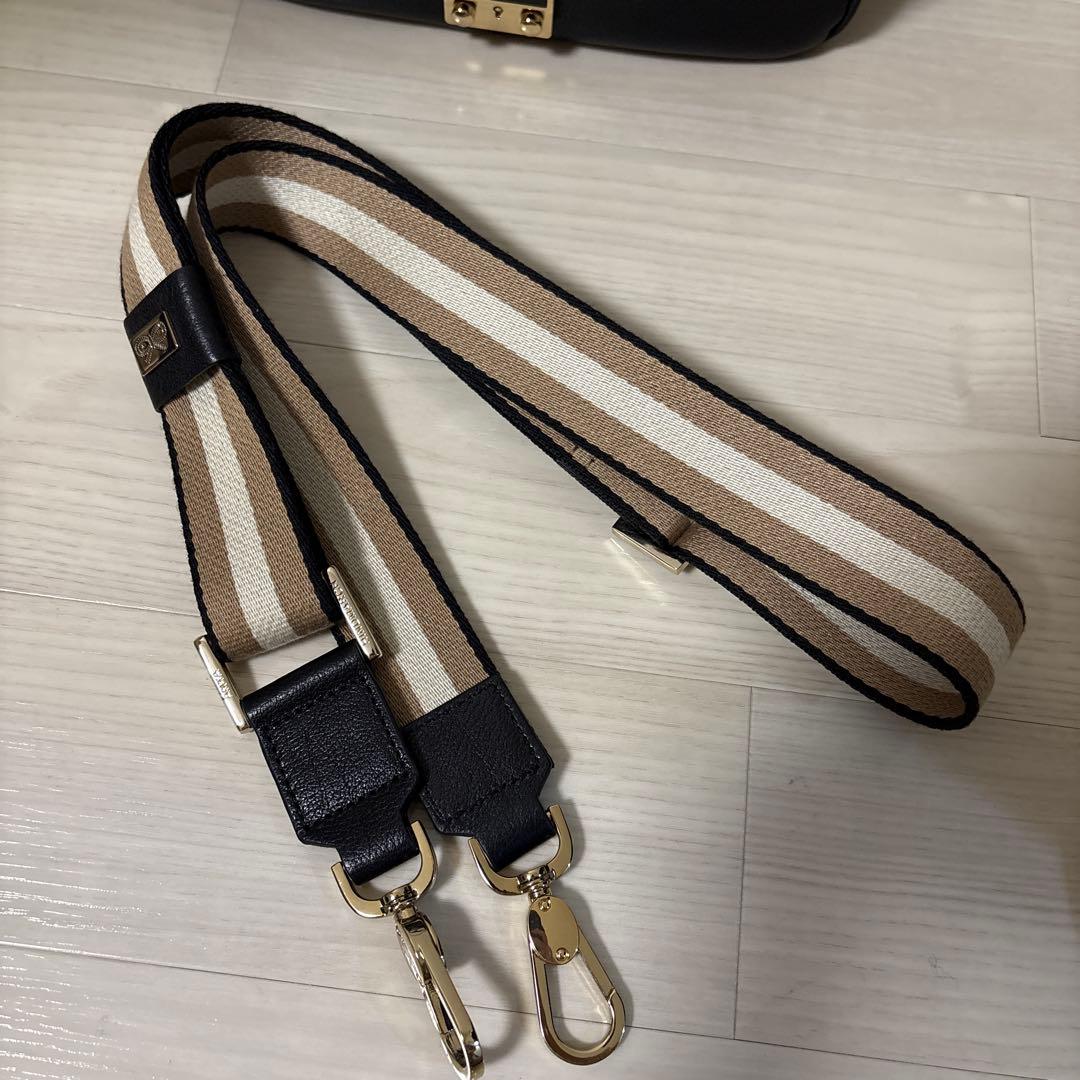 アニヤハインドマーチ カーカー アニヤハインドマーチ カーカー