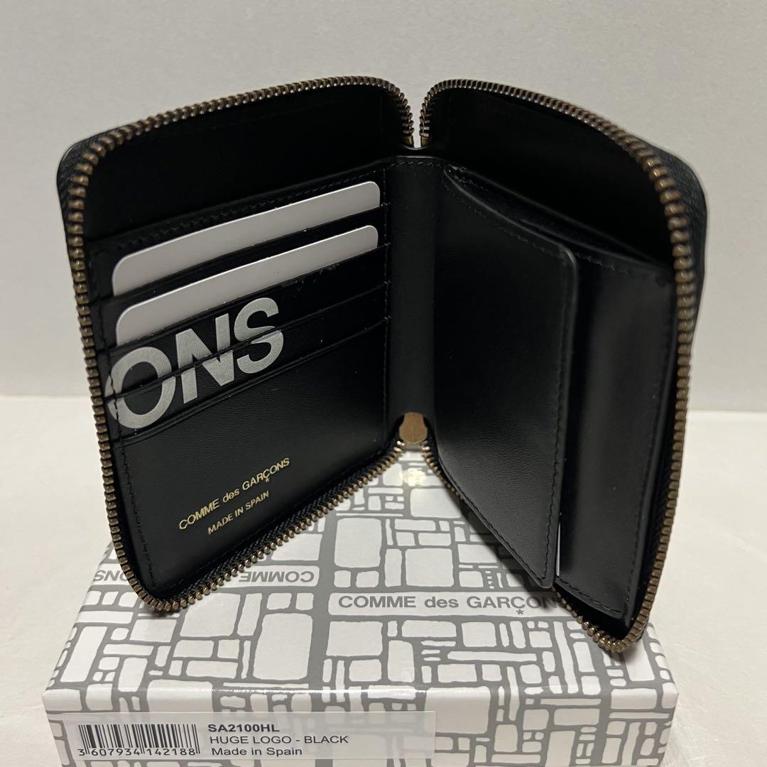 新品コムデギャルソン ウォレット Huge Logo Zip Wallet 財布