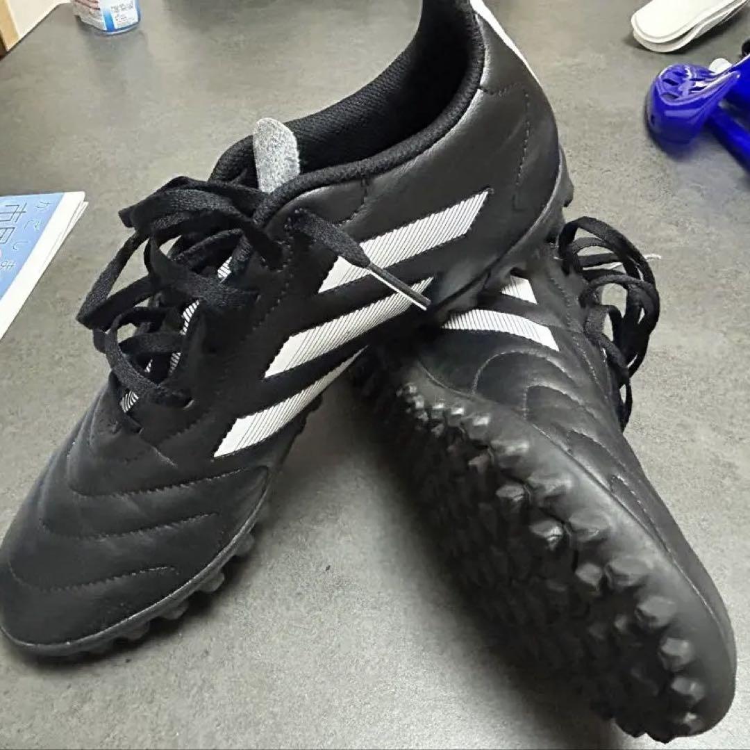adidas サッカーシューズ ブラック/ホワイト　フットサルシューズ
