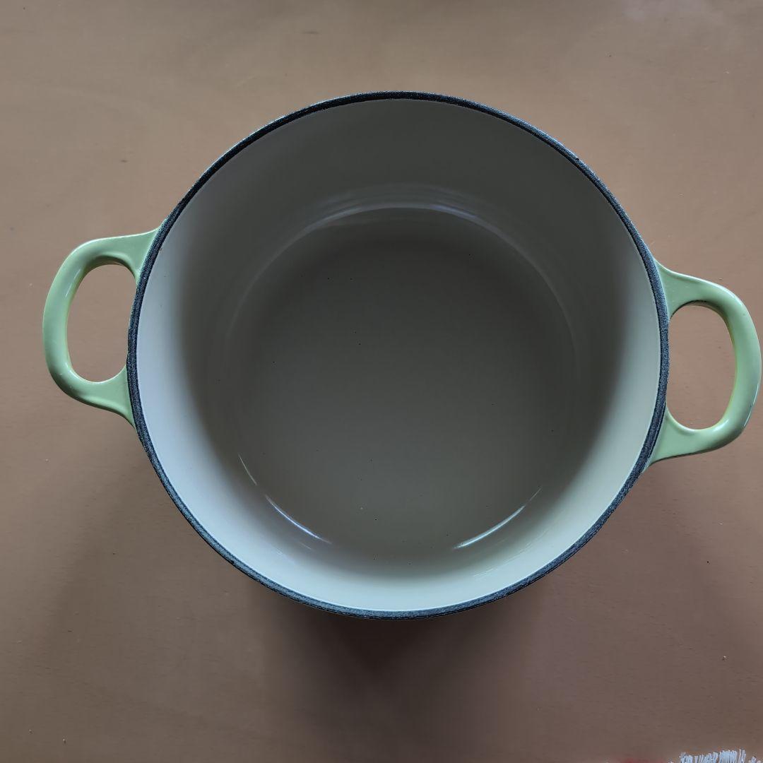 ルクルーゼ　ココット　両手鍋　グリーン　18cm