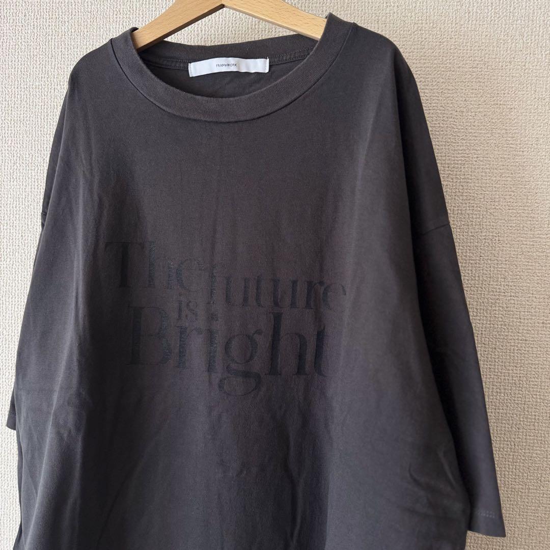 2024ss/FRAMeWORKフレームワーク/BrightロゴTシャツ/グレー