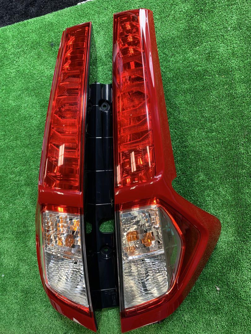 トヨタ　ルーミー M900Aテールランプ　セット