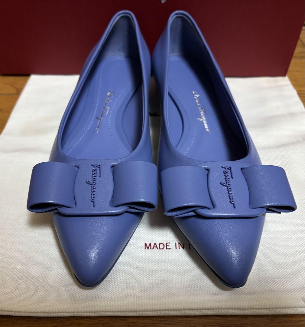 【新品未使用】Salvatore Ferragamo VIVA ブルー