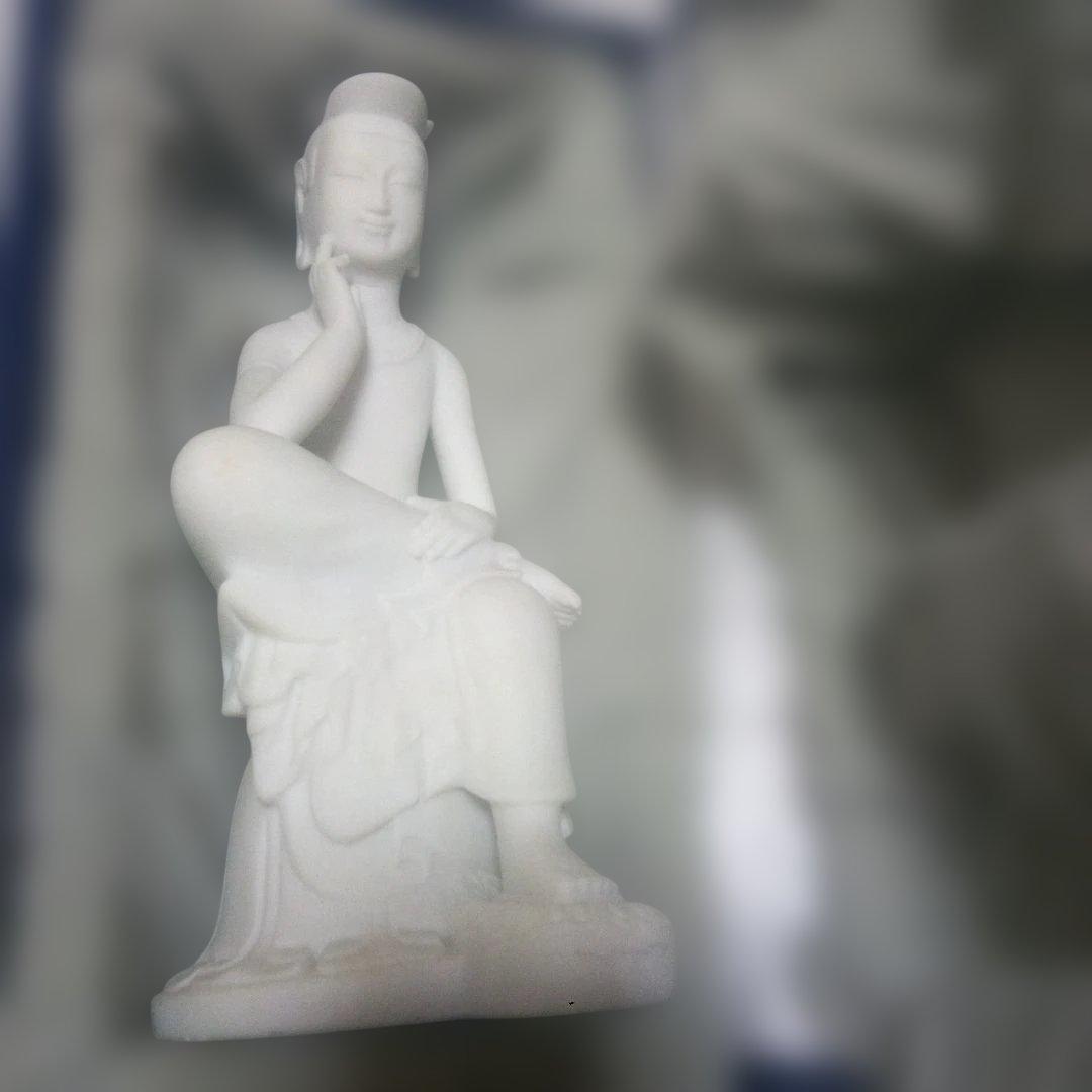 弥勒菩薩半跏像目立った傷や汚れなし