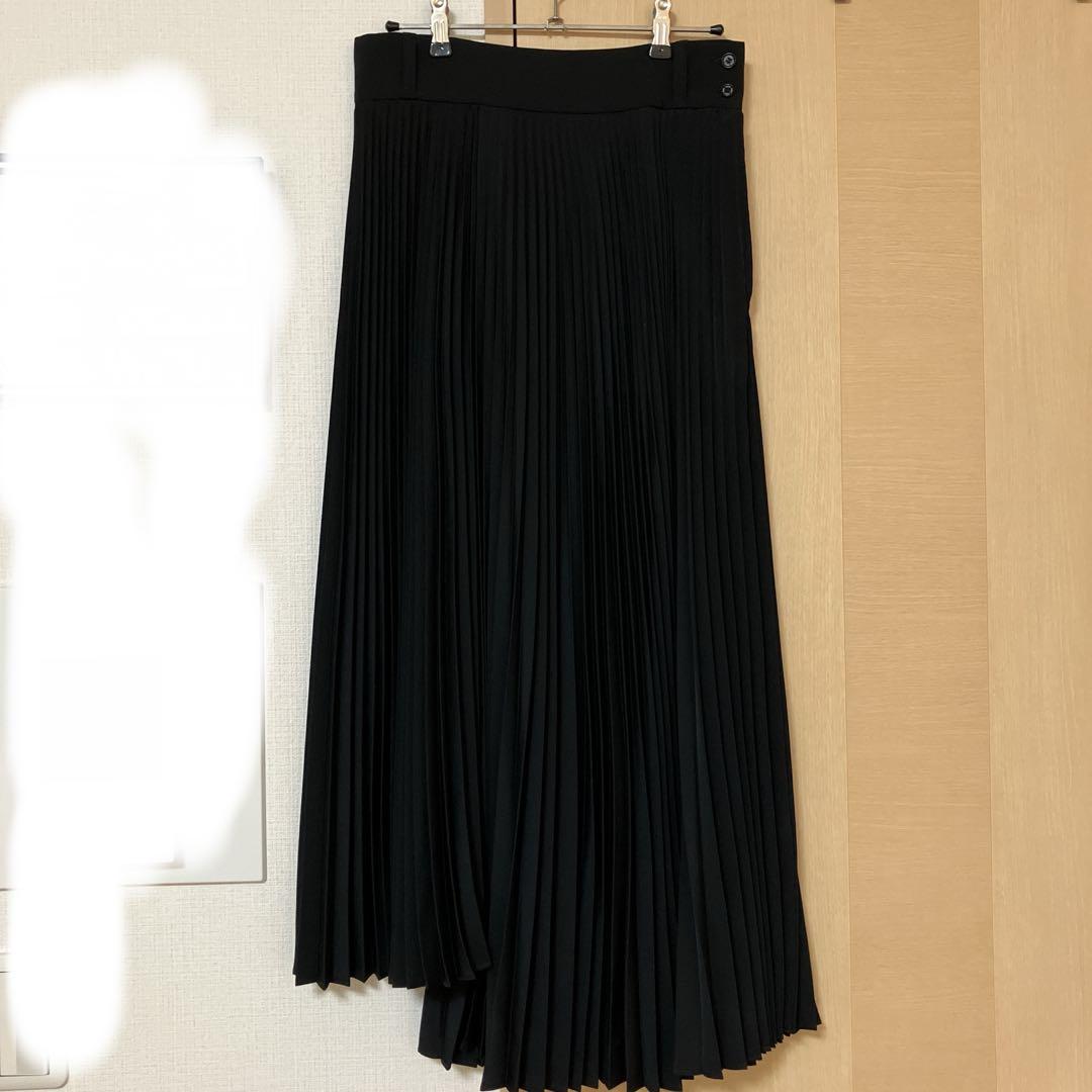 HYKE（ハイク）の「＜HYKE（ハイク）＞アシンメトリー プリーツ