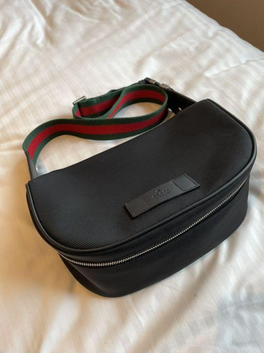 GUCCI ボディーバッグ