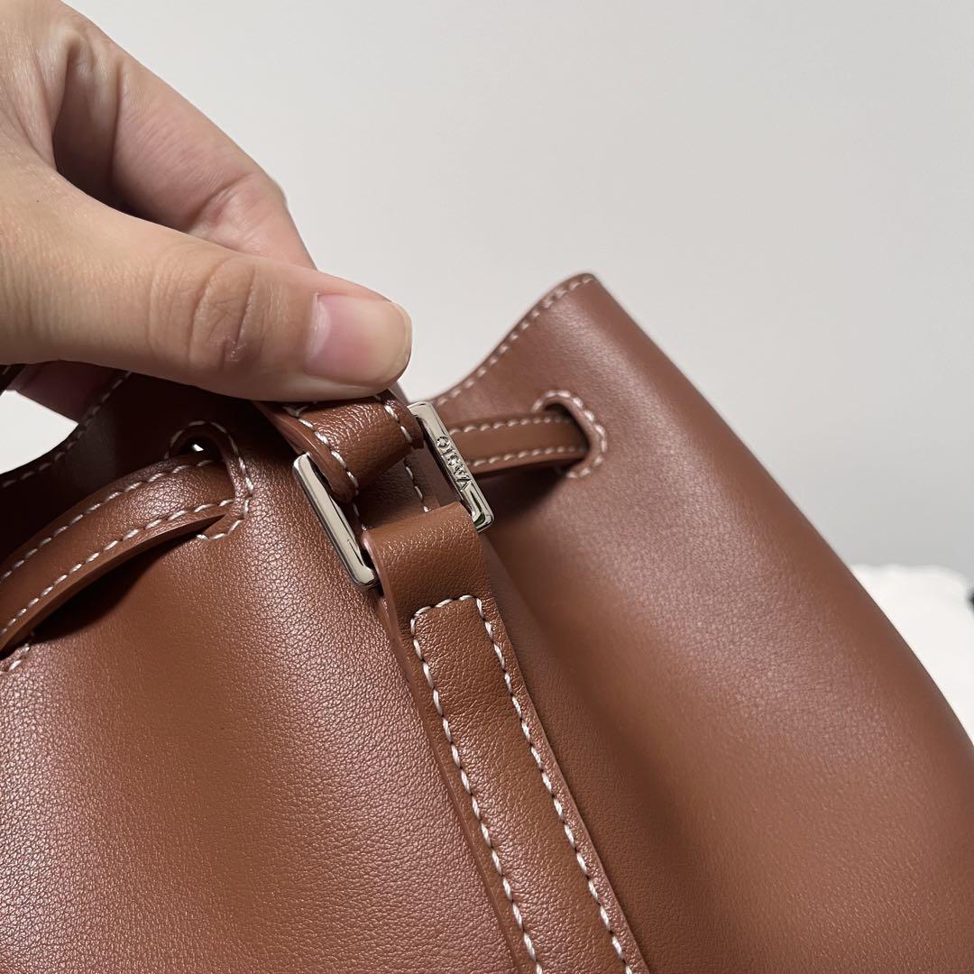 美品 VASIC CLUB MINI MINI テラコッタ ショルダーバッグ 完売寸前！VASIC秋冬の新作は大人が品良く持てる「VASIC Club