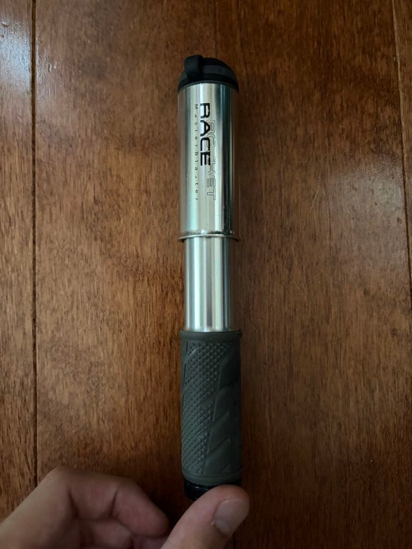 フルカーボンフレーム ロードバイク目立った傷や汚れなし