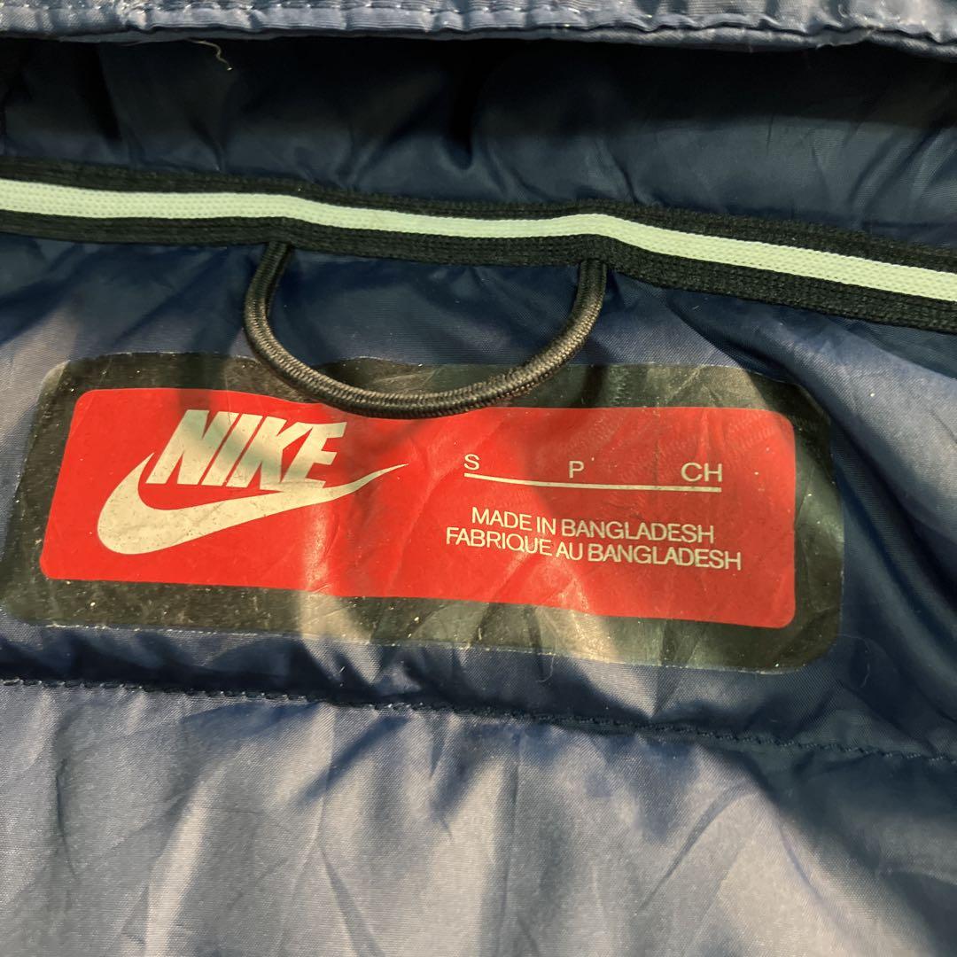 【NIKE】中綿入り　フードジャケット　スポーツ　ネイビー古着6TAS3