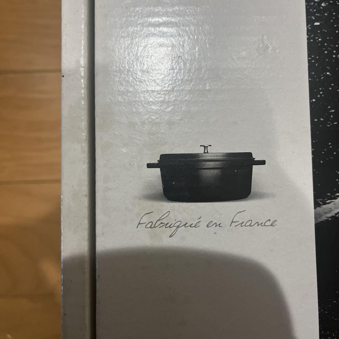 かーりん　staub ROUND COCOTTE 22センチ　グレー