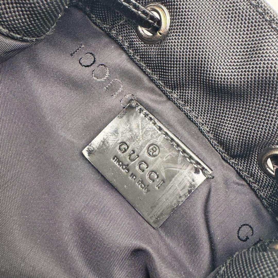 GUCCI グッチ 巾着ポーチ ナイロン ブラック ロゴ金具 小物入れ