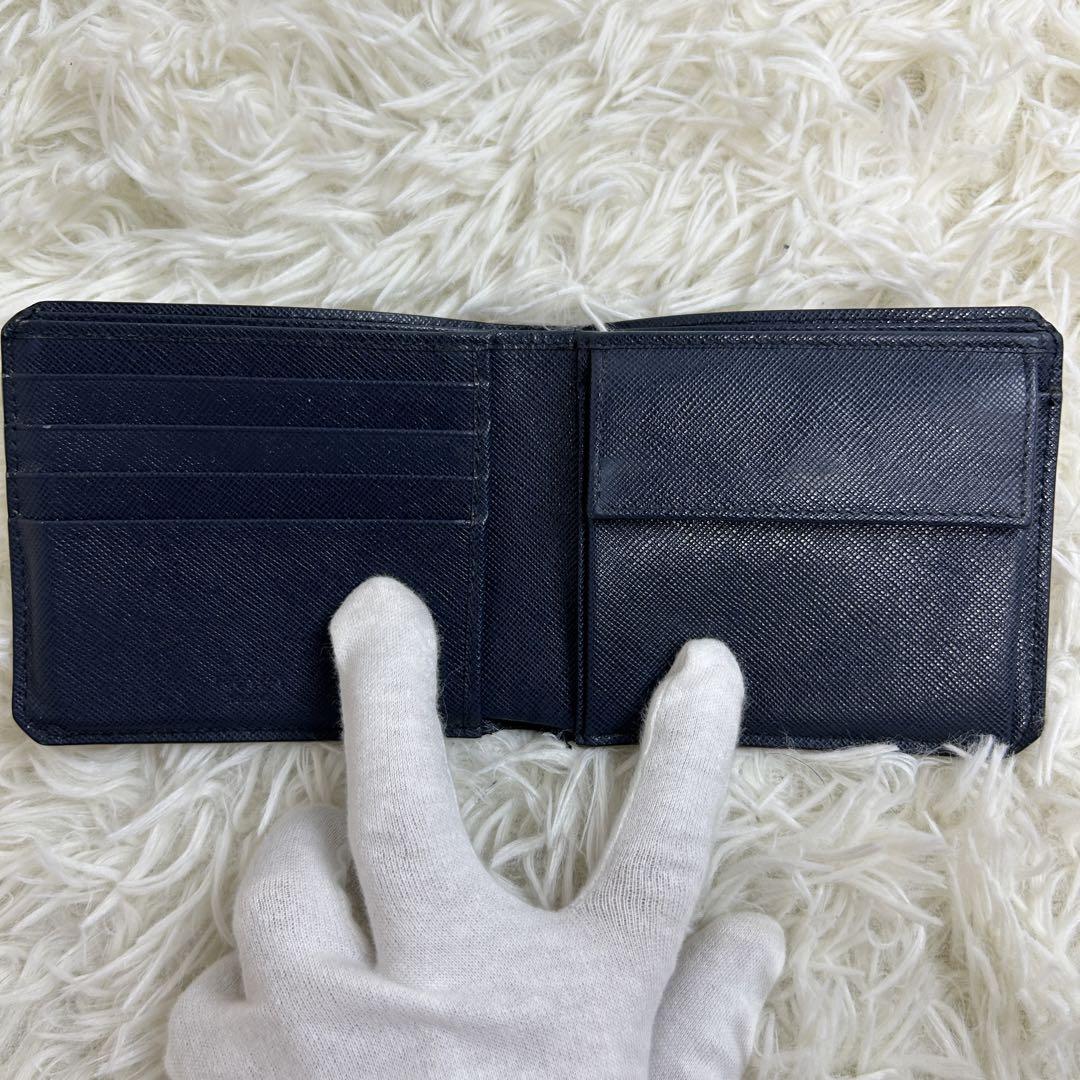 美品 プラダ 二つ折り財布 メタルロゴ レザー Wホック ネイビー
