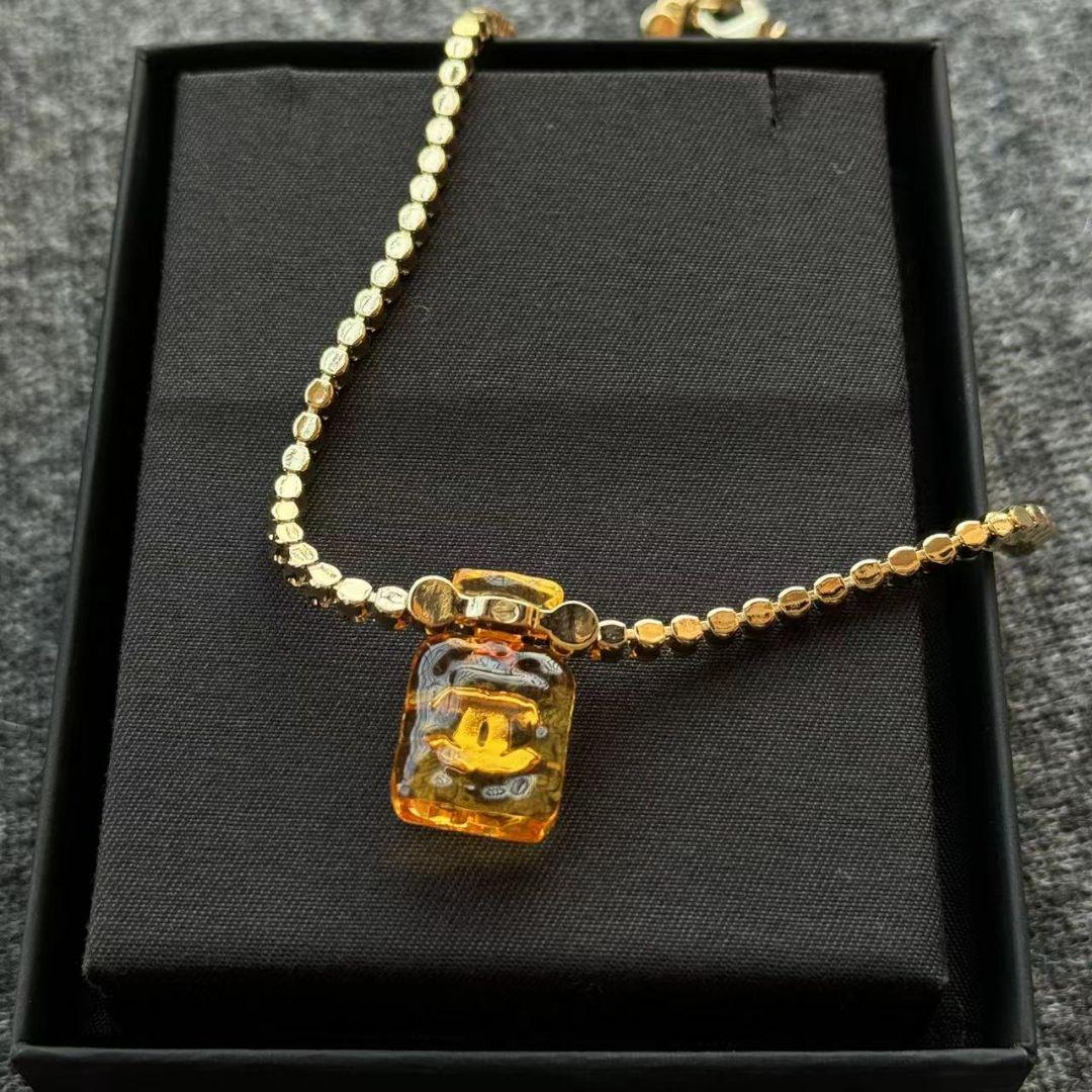【可愛いカニのモチーフ♪おしゃれ♪】シャネル ネックレス CHANEL シャネル ネックレス 可愛い香水瓶 - メルカリ