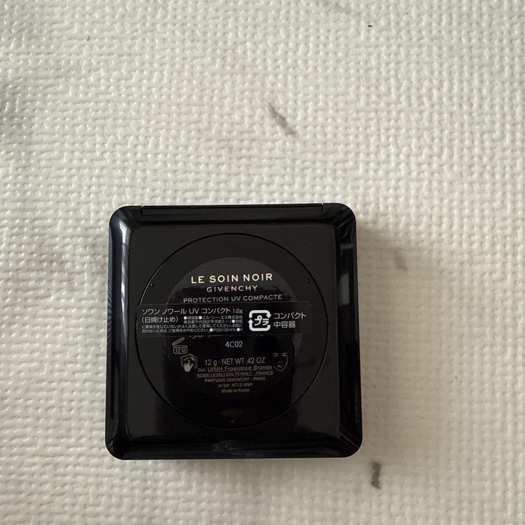 Givenchy LE SOIN NOIR UVコンパクト