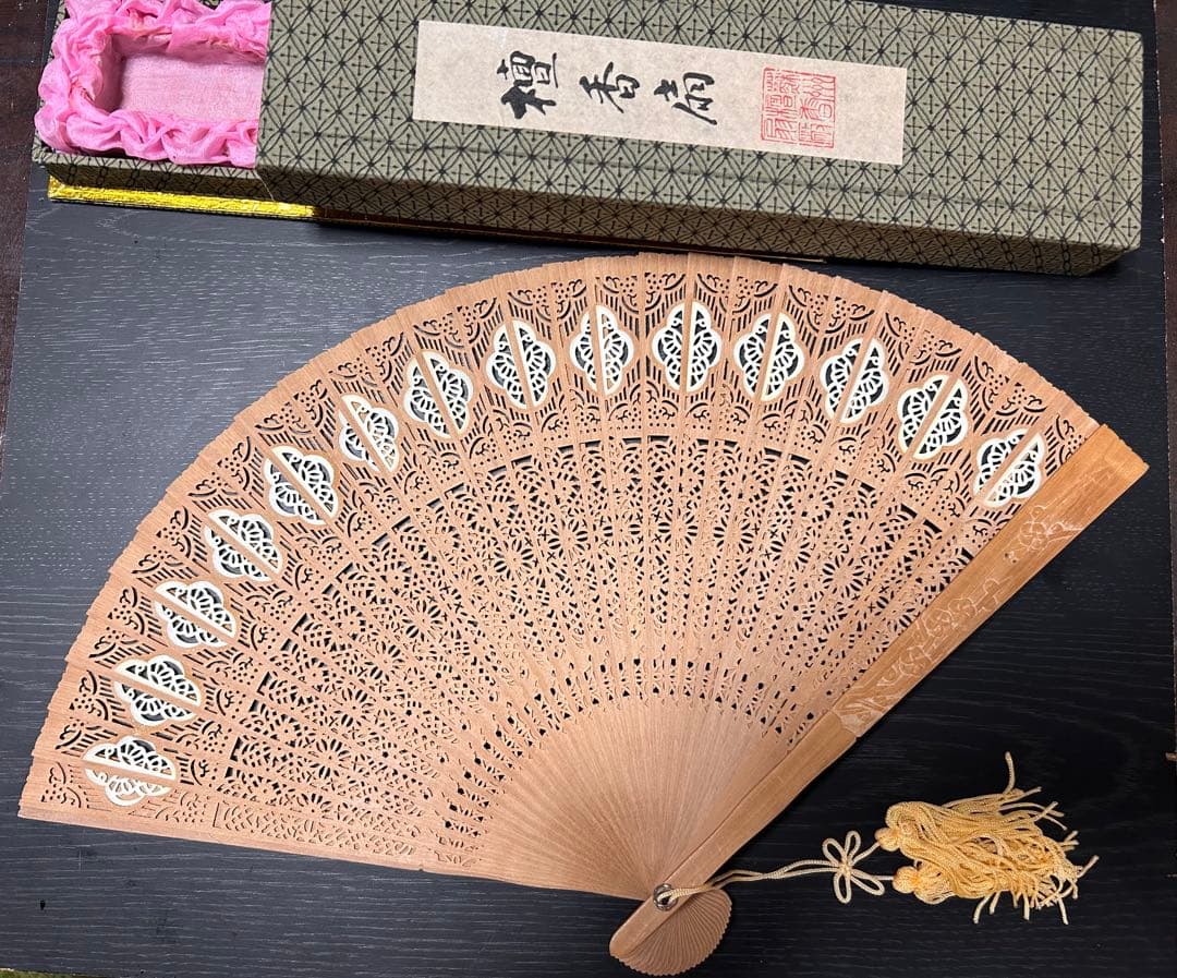 木製 白檀透かし彫り 扇子 き
