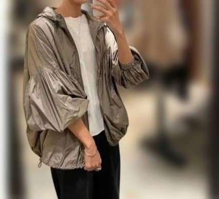 BEARDSLEY ギャザーバルーンフーディブルゾン カーキ色FREE SIZE・BEARDSLEY