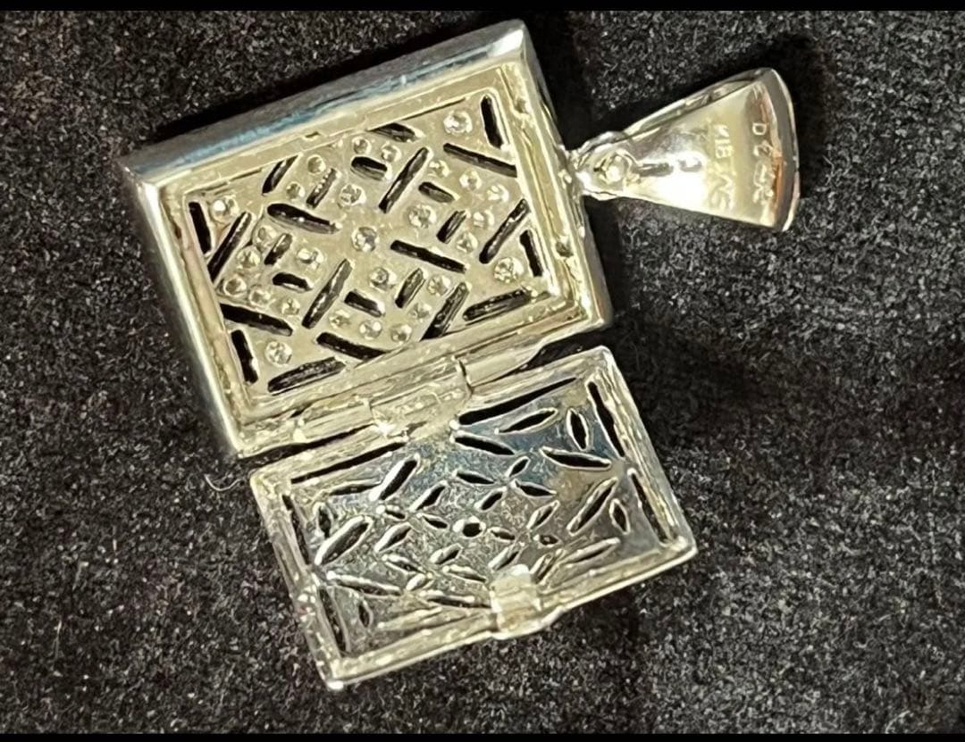 18kWGダイヤモンド　ネックレスロケットペンダント