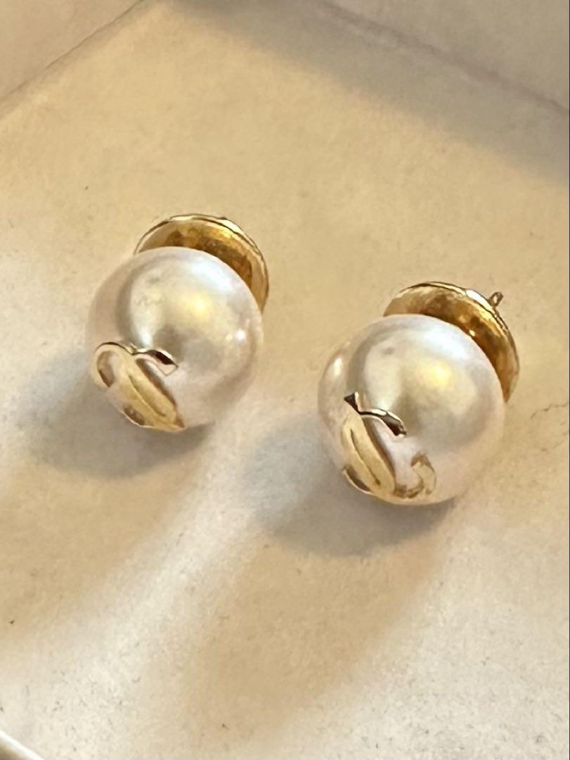 JIMMY CHOO JCロゴ入りパールスタッドピアス