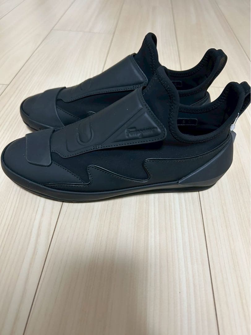 【新品・未使用】 Salvatore Ferragamo 22.5スニーカー