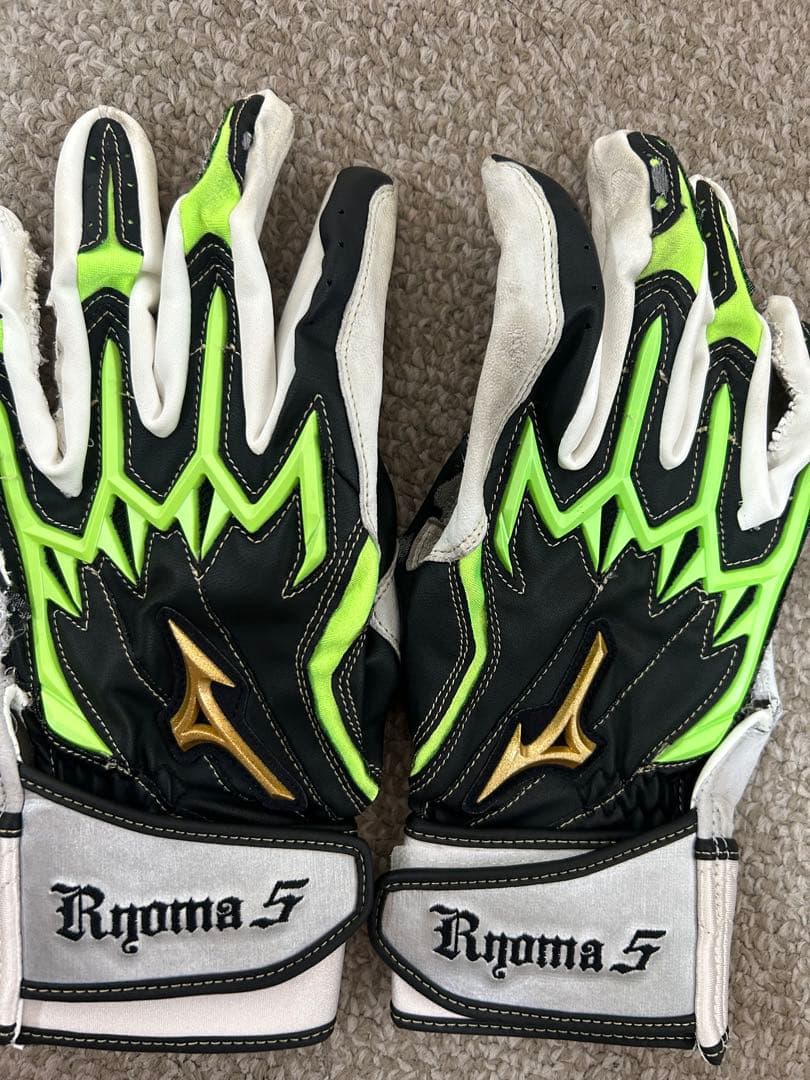 オリックス西川龍馬バッティンググローブ