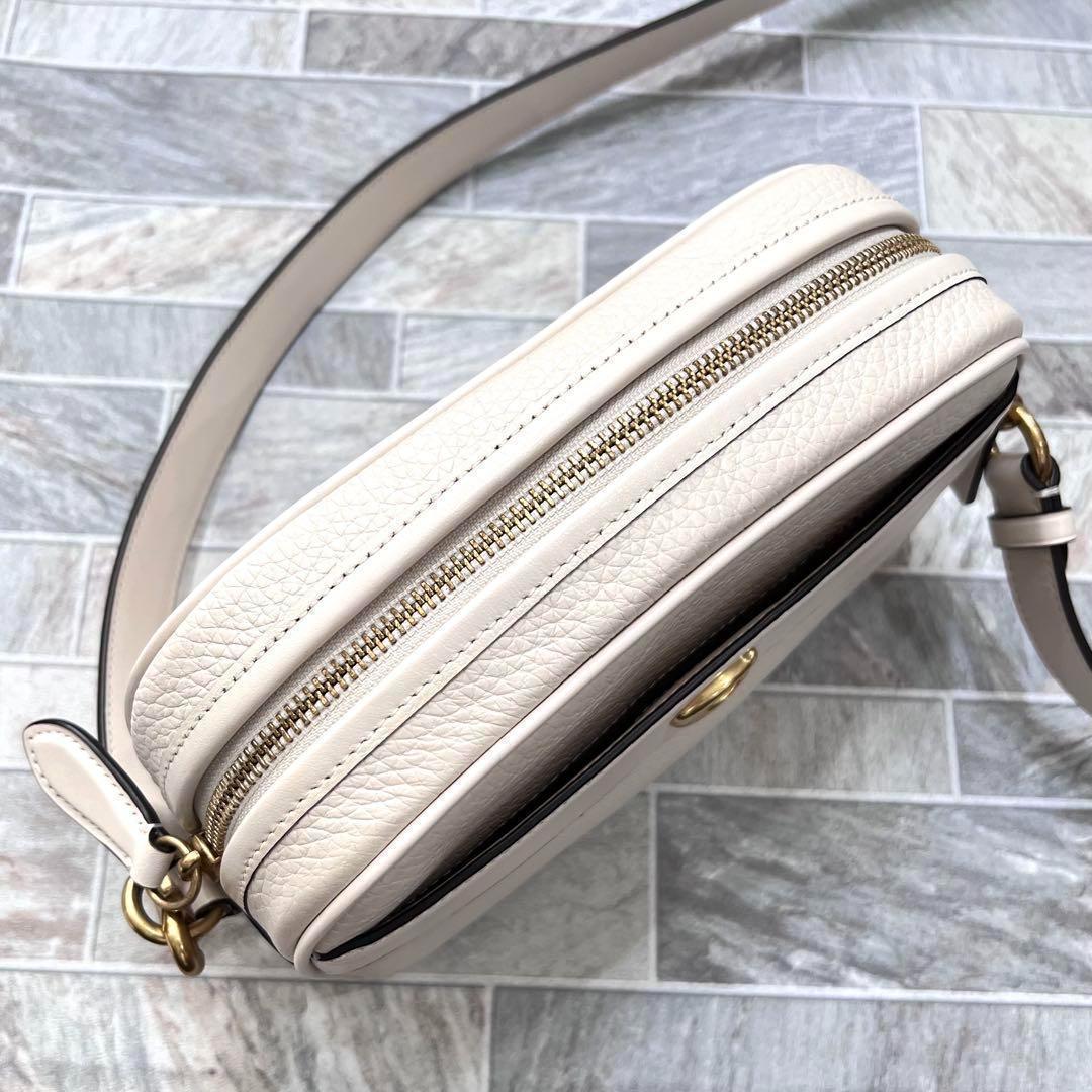 美品✨ COACH コーチ ホワイト カメラバッグ レザー ショルダーバッグ 美品✨ COACH コーチ ホワイト カメラバッグ レザー ショルダーバッグ