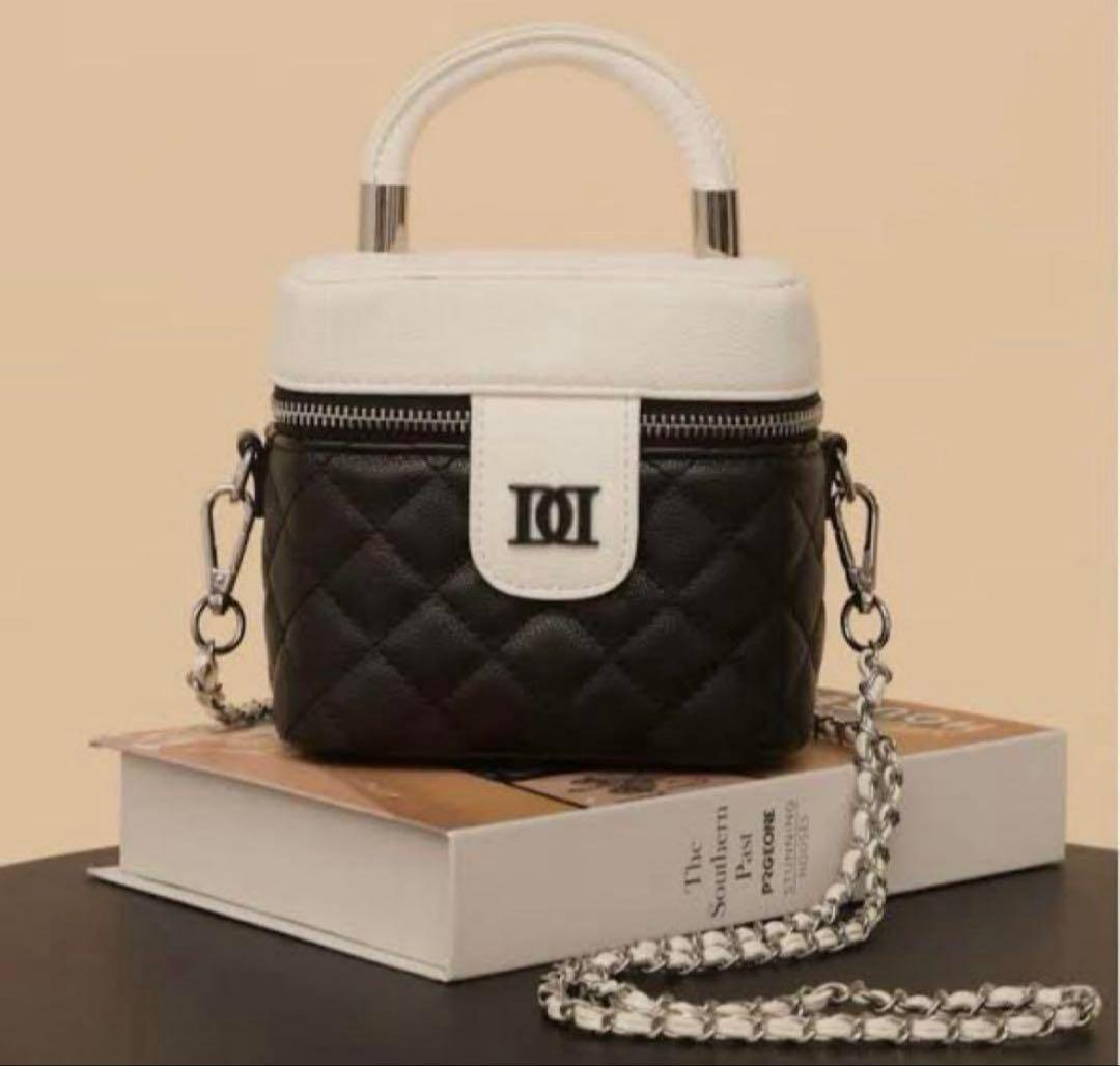 ダーリッチ キャビアスキンスクエアミニバッグ　ホワイト バニティ ショルダー