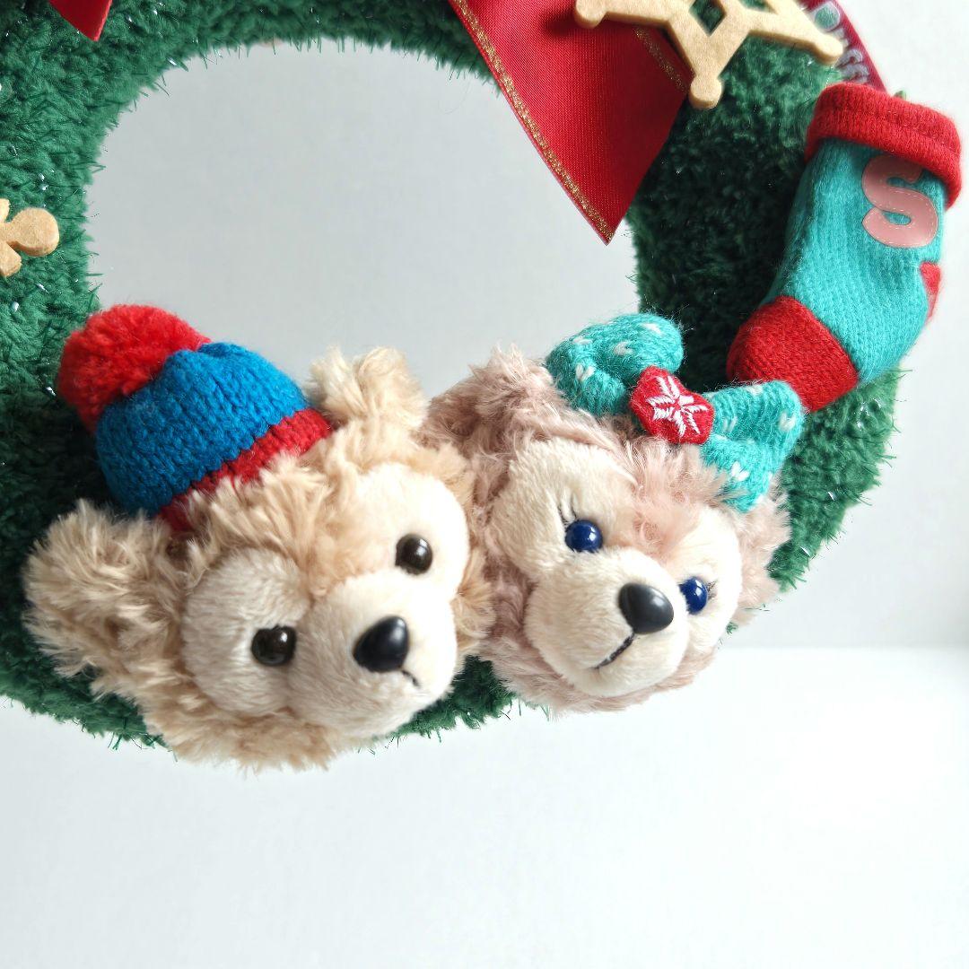 ダッフィとシェリーメイがかわいいクリスマスリース】