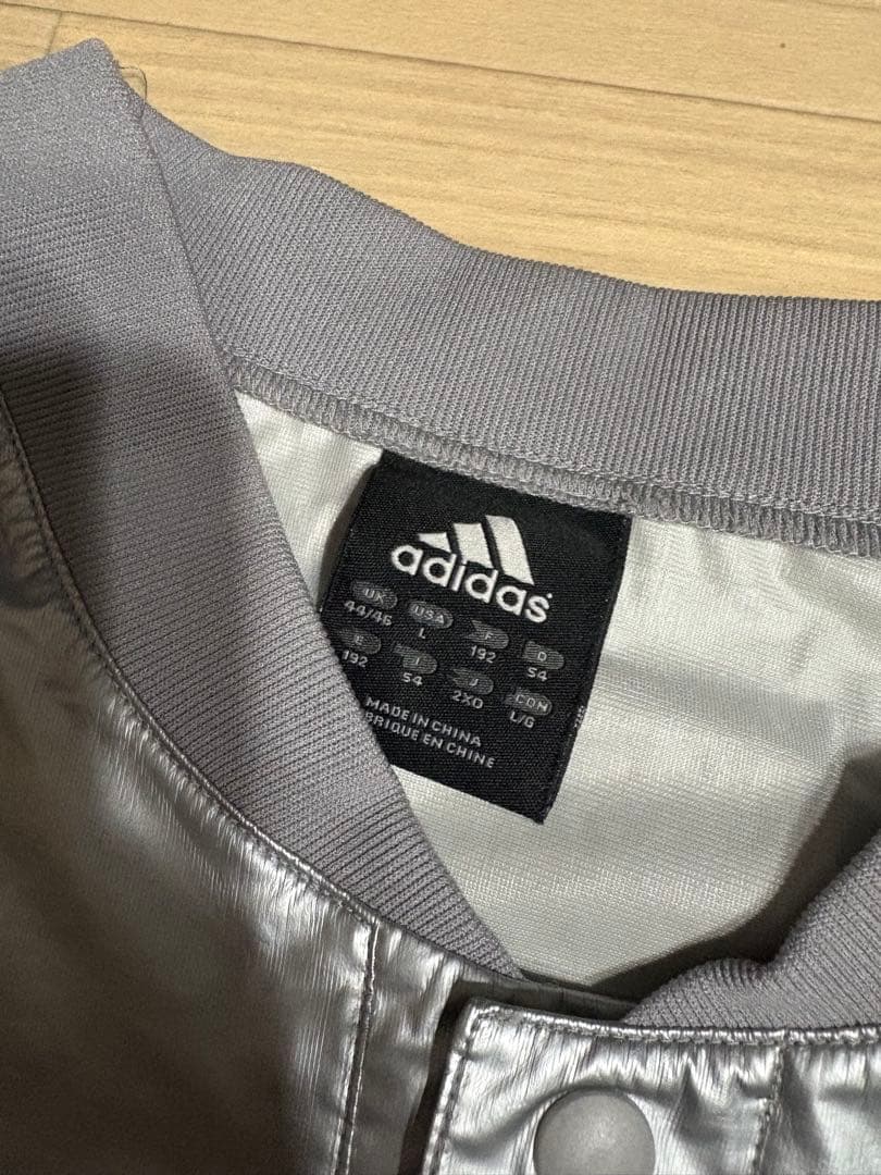 adidas シルバー