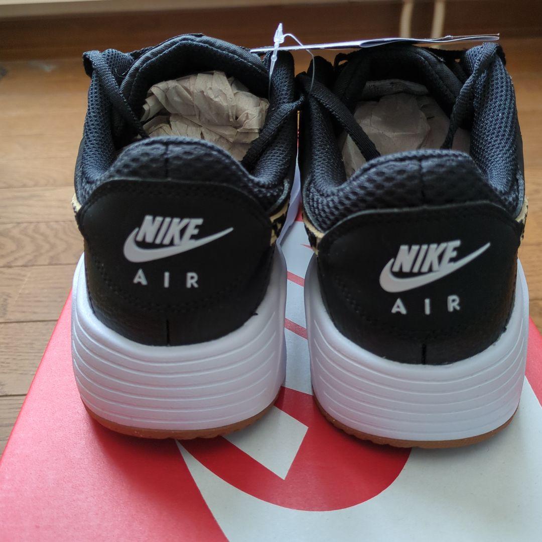 NIKE AIR MAX ヒョウ柄スニーカー 新品タグ付き NIKE AIR MAX ヒョウ柄スニーカー 新品タグ付き